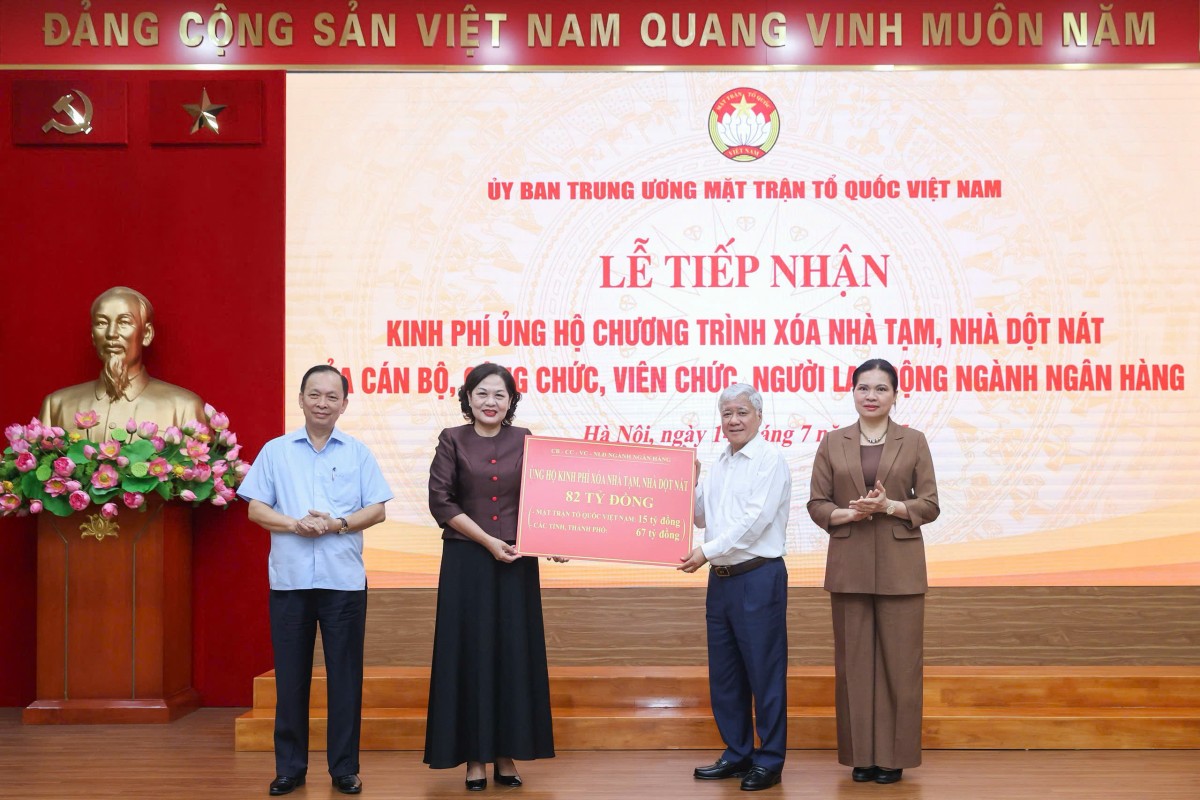 Người lao động ngành Ngân hàng ủng hộ 82 tỷ đồng chung tay xóa nhà tạm, nhà dột nát trên cả nước
