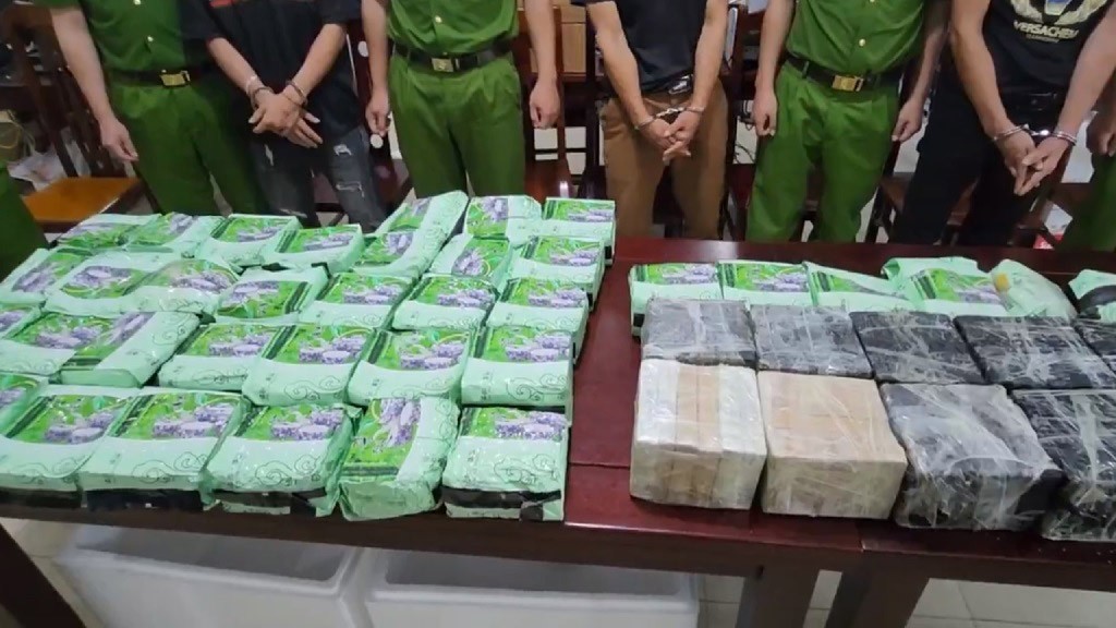 Triệt phá đường dây ma túy, thu giữ 60 bánh heroin, 37kg ma túy đá