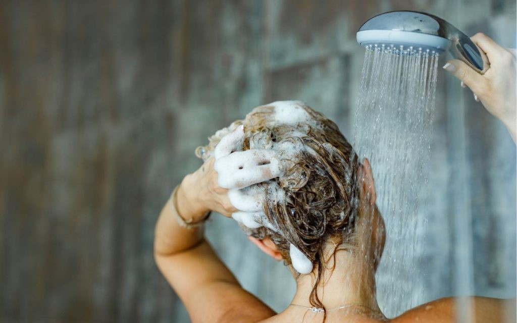 Thu hồi toàn quốc 2 lô dầu gội trị chấy chứa chất diệt côn trùng