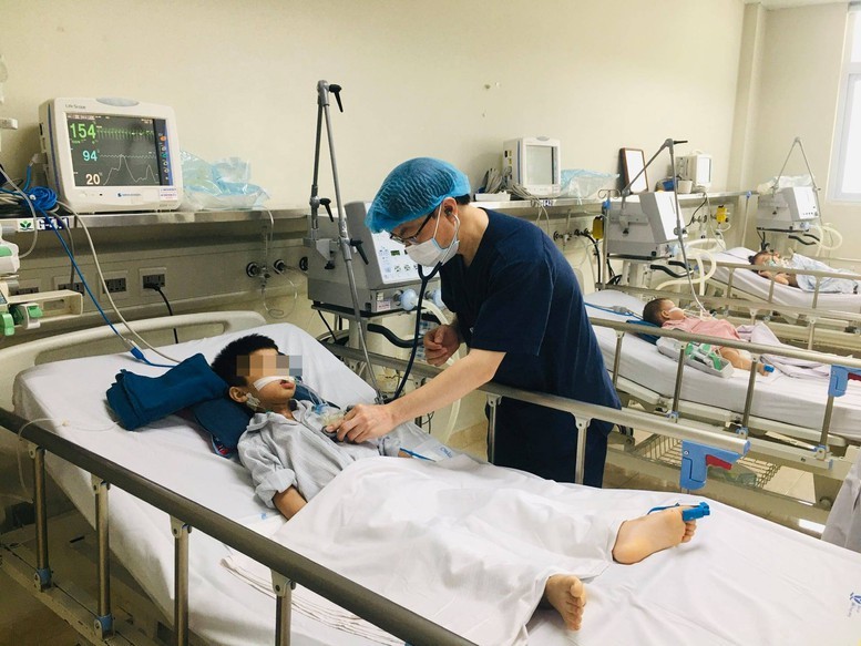 Bệnh phổ biến ở trẻ nhỏ đang diễn biến phức tạp: Cha mẹ cần cảnh giác