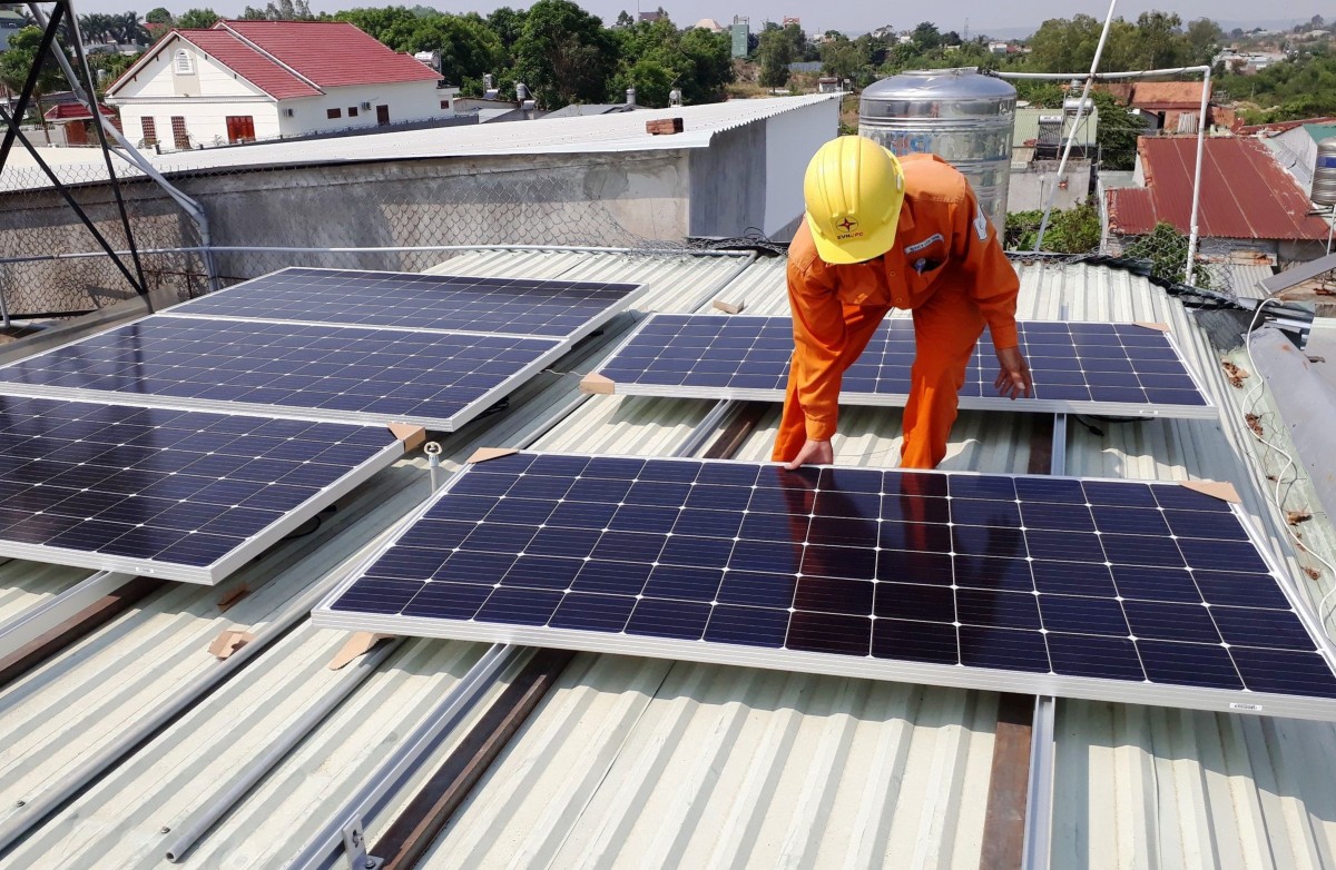 Đề xuất chính sách hỗ trợ đối với hộ gia đình lắp đặt điện mặt trời mái nhà