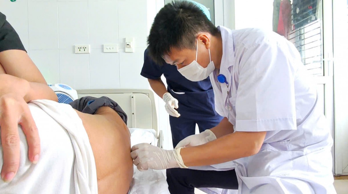 Ăn tiết canh, nhập viện vì mất thính lực do liên cầu lợn