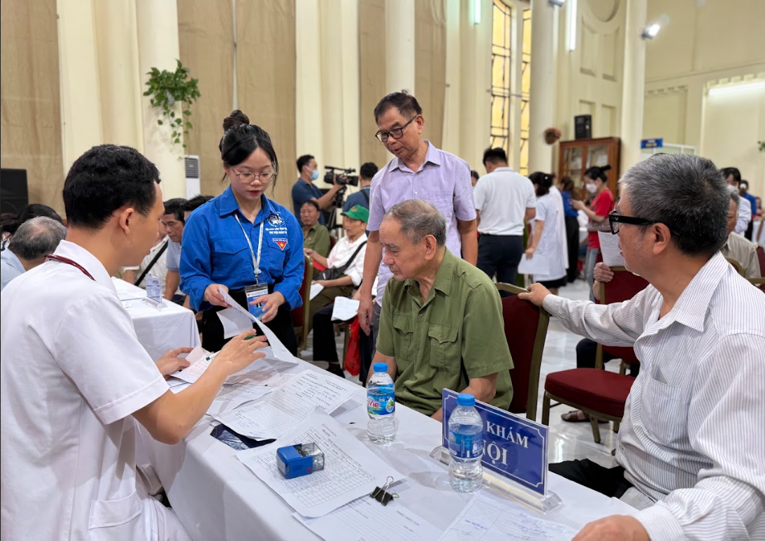 Hỗ trợ hoạt động khám bệnh, chăm sóc sức khoẻ miễn phí cho đối tượng chính sách