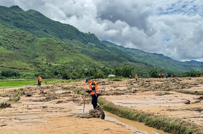 Quân đội yêu cầu sẵn sàng thực hiện bay tìm kiếm cứu hộ, cứu nạn do mưa lũ