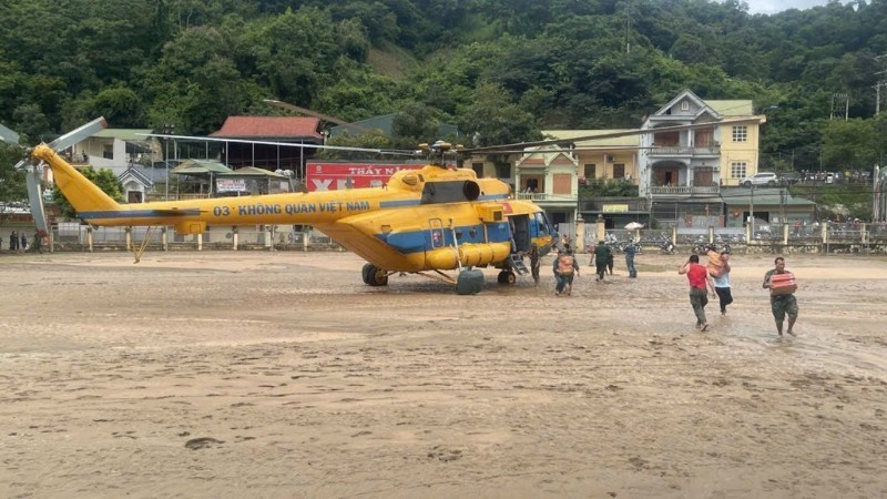 Quân đội yêu cầu sẵn sàng thực hiện bay tìm kiếm cứu hộ, cứu nạn do mưa lũ