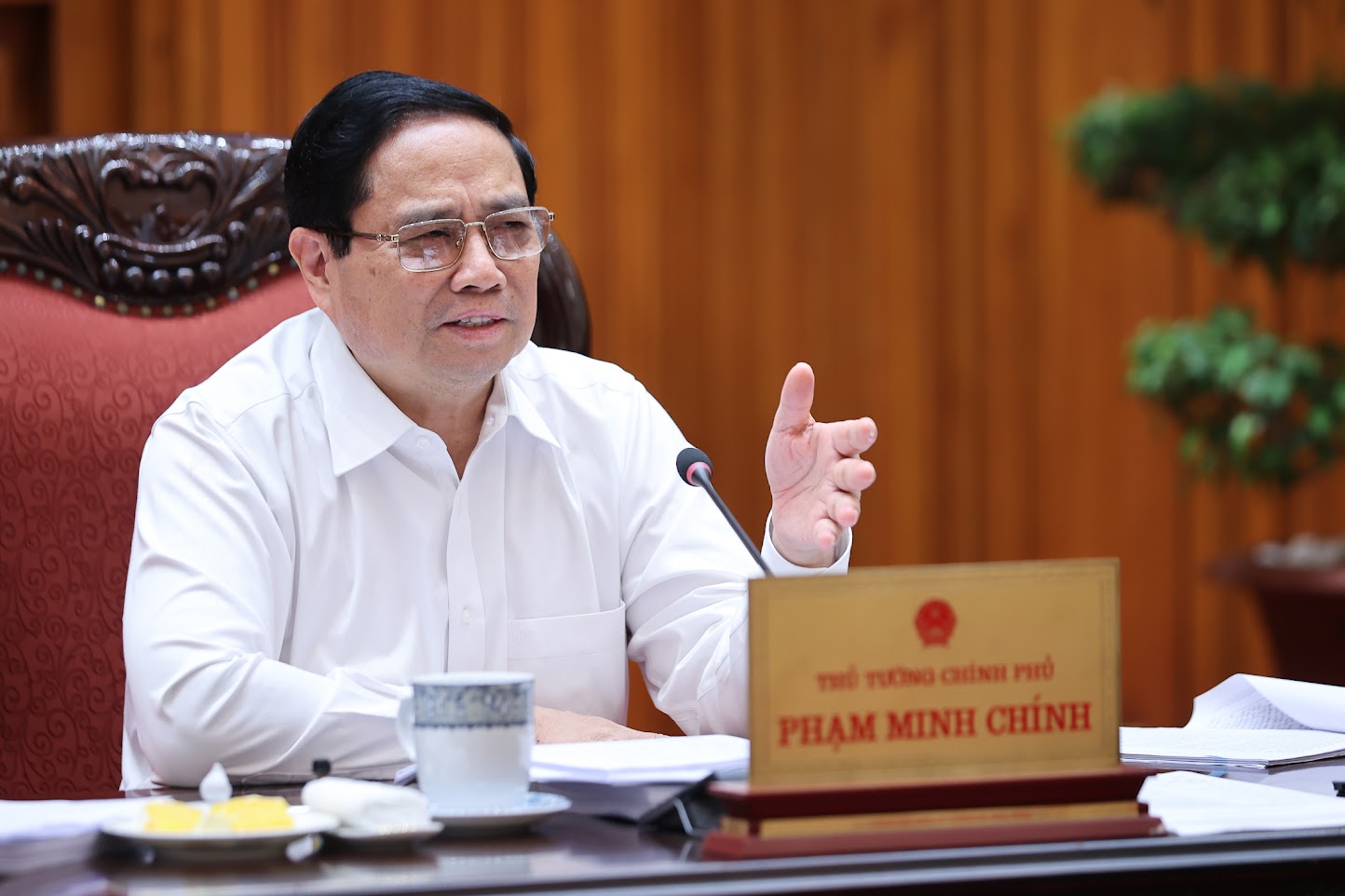Thủ tướng chỉ đạo khắc phục điểm nghẽn ảnh hưởng đến sản xuất thông minh