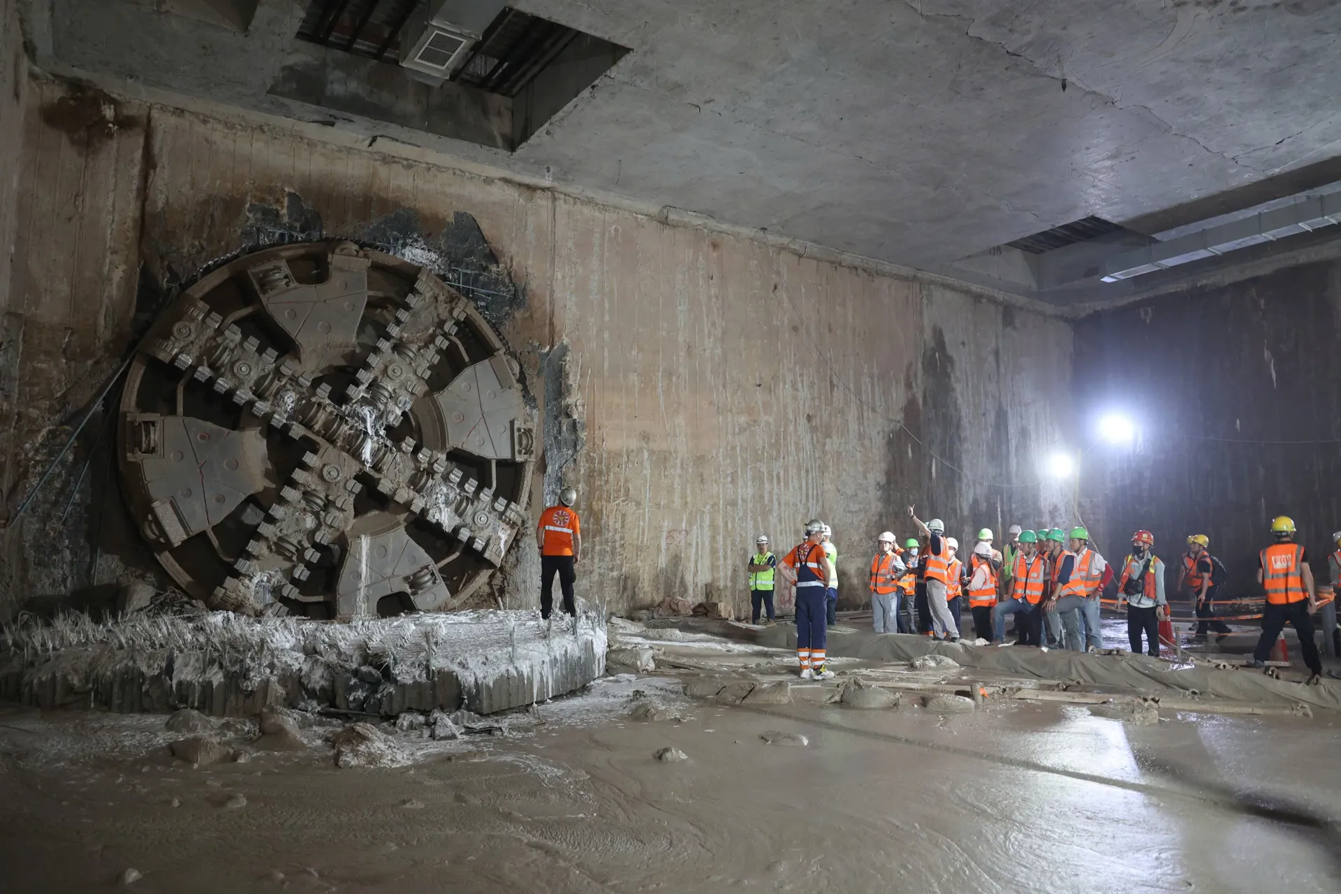 Máy đào hầm TBM “Thần tốc” chính thức tiến vào ga ngầm Văn Miếu, đánh dấu mốc mới trên tuyến metro Nhổn - ga Hà Nội