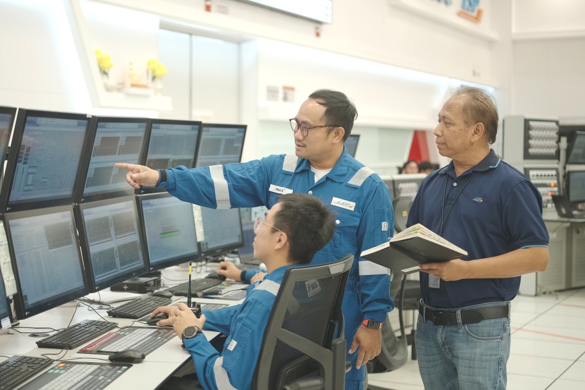 Trao quà cho gần 800 đoàn viên, người lao động
