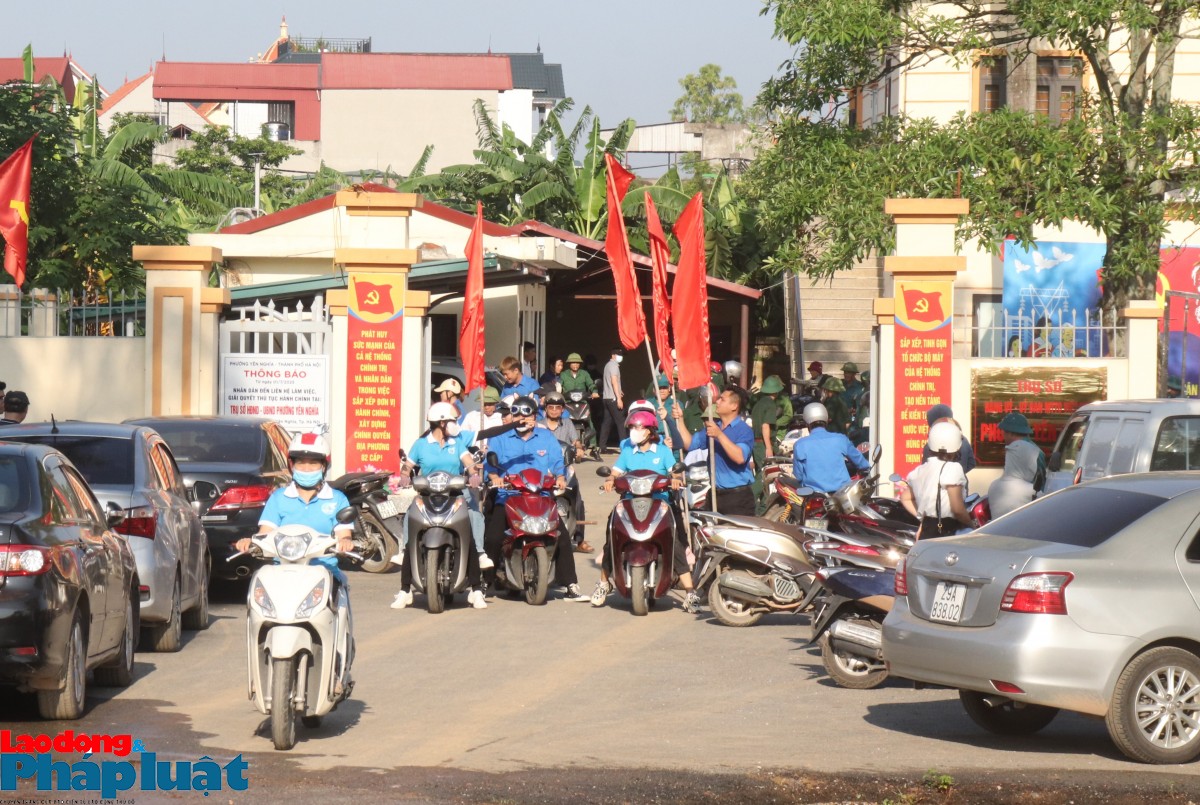 Ủy ban MTTQ Việt Nam phường Yên Nghĩa ra quân vệ sinh môi trường, đảm bảo an toàn giao thông