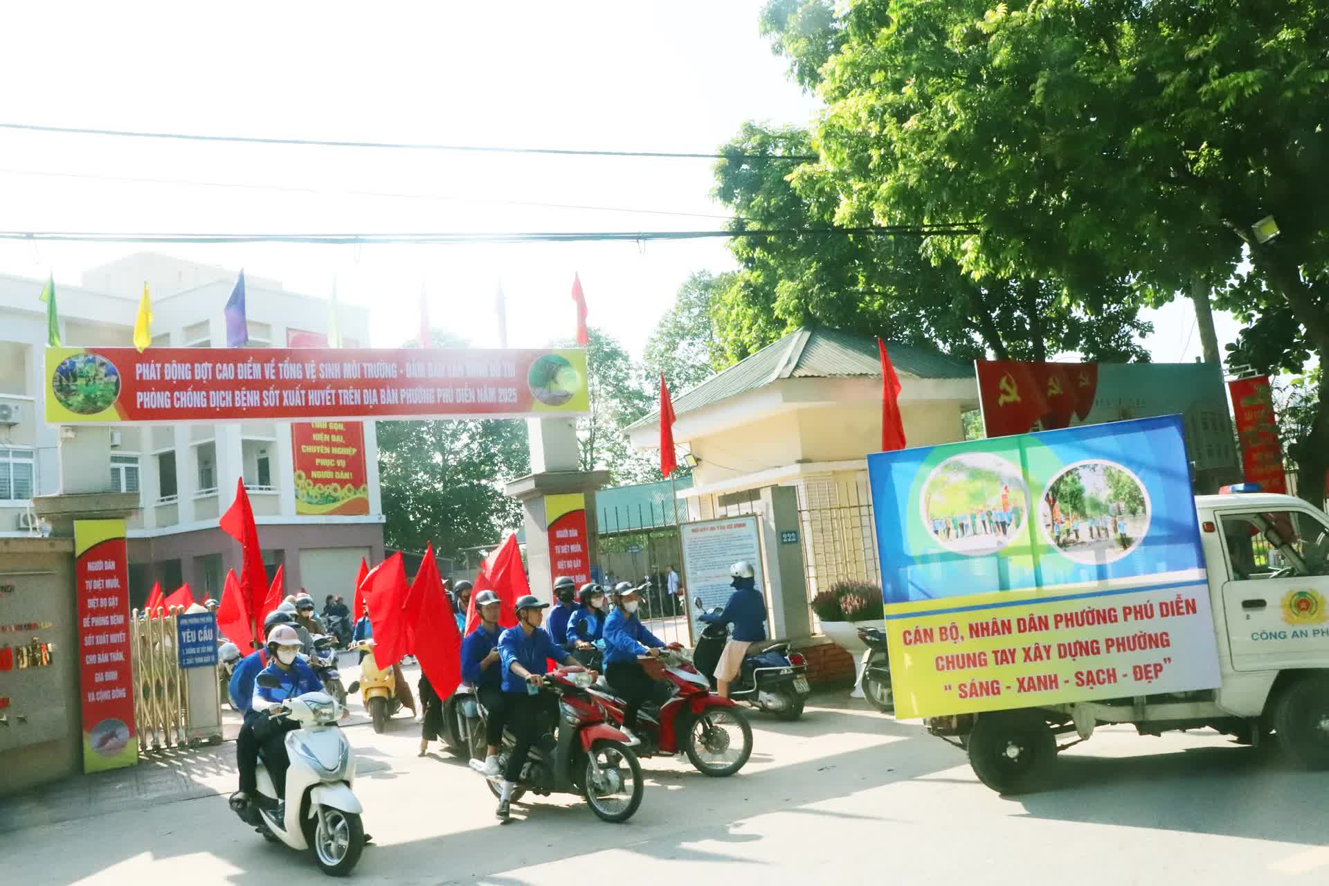 Phường Phú Diễn: Cán bộ và nhân dân chung tay vì môi trường sống trong lành, an toàn
