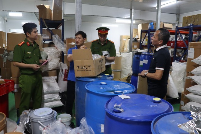 Buôn bán thực phẩm chức năng giả, hai nữ giám đốc bị khởi tố