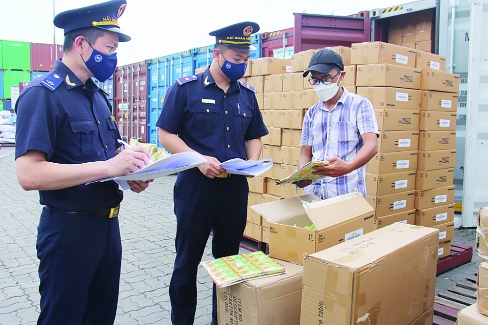 7 tháng đầu năm 2025: Hải quan phát hiện hơn 10.350 vụ vi phạm, trị giá hơn 15.000 tỷ đồng