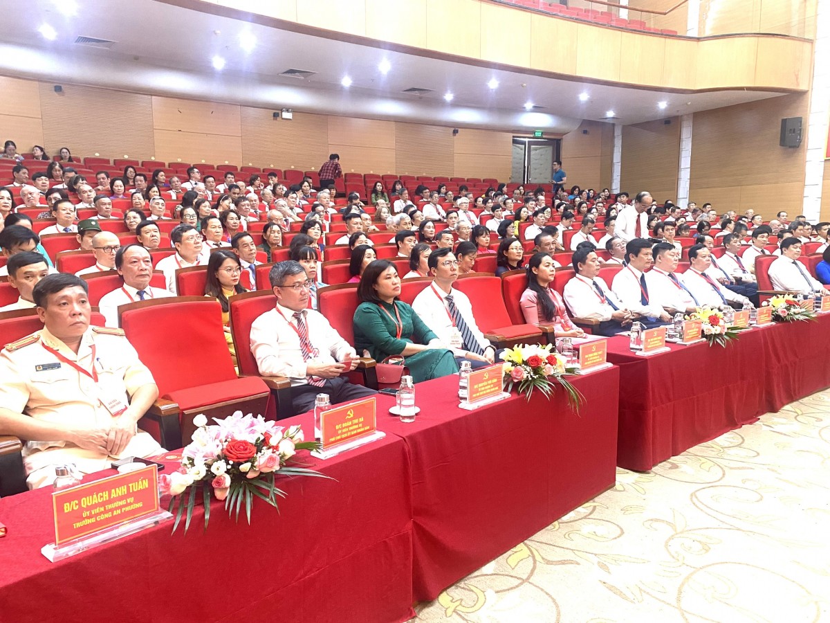 Đại biểu dự Đại hội Đảng bộ phường Văn Miếu - Quốc Tử Giám dâng hương tưởng niệm Hoàng đế Quang Trung
