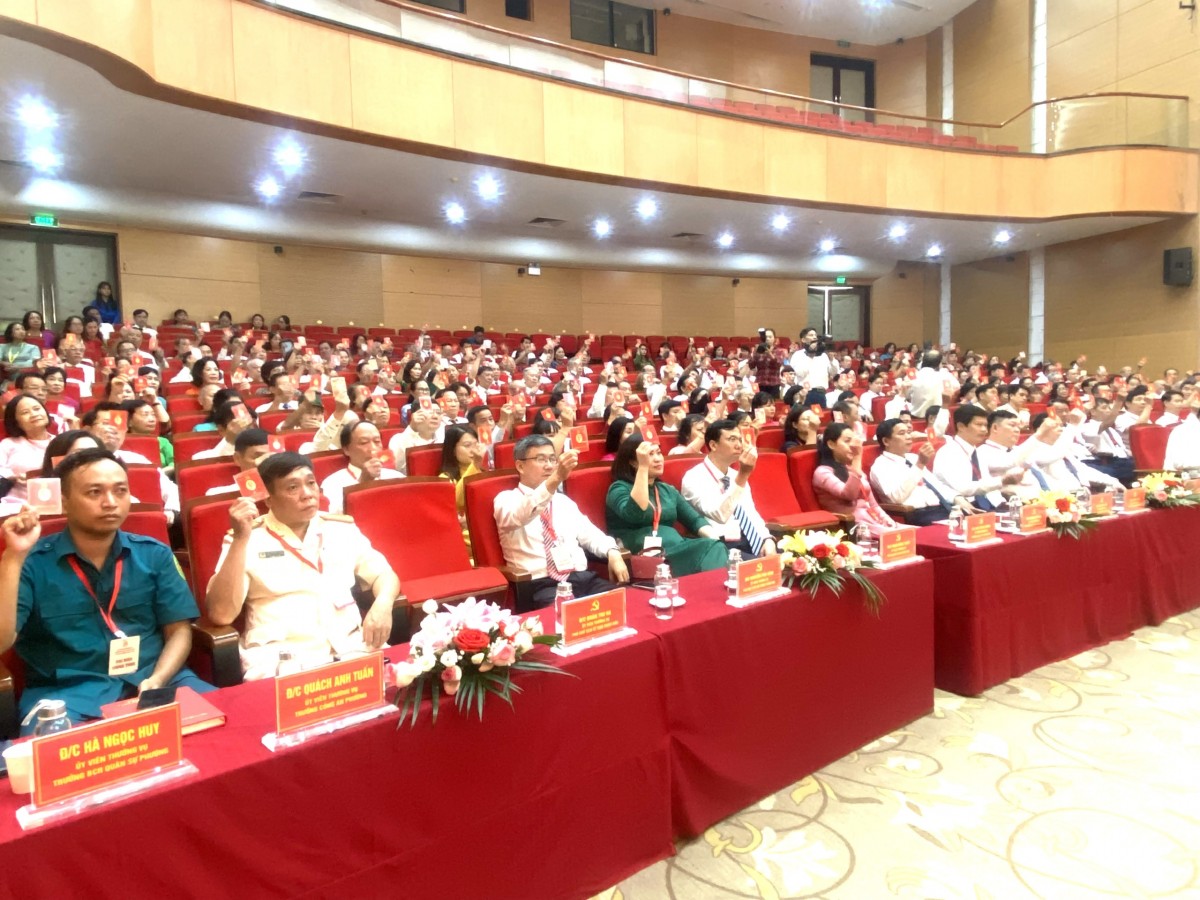 Đại biểu dự Đại hội Đảng bộ phường Văn Miếu - Quốc Tử Giám dâng hương tưởng niệm Hoàng đế Quang Trung