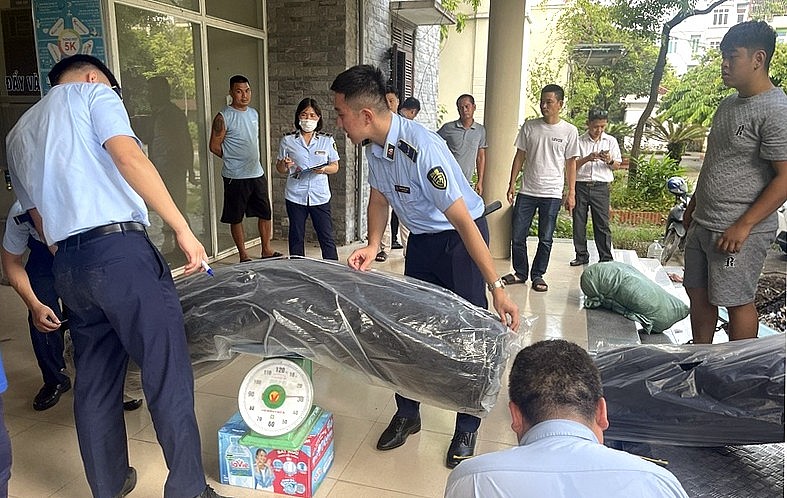 Hà Nội: Hàng ngàn sản phẩm giả mạo, không rõ nguồn gốc bị phát hiện tại Phù Đổng
