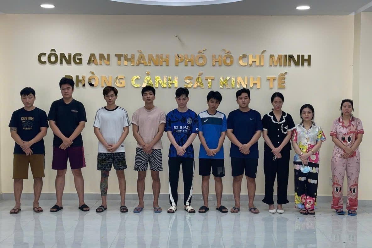 TP.HCM: Khởi tố 10 quản lý, nhân viên nhà hàng 90’s House vì bán bóng cười