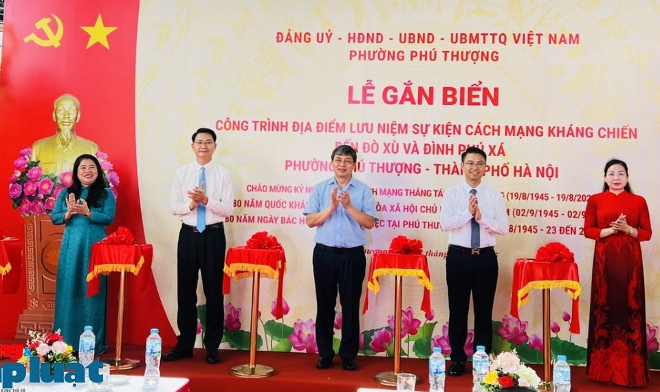 Phường Phú Thượng gắn biển công trình tri ân, hướng về ngày lễ trọng đại của dân tộc