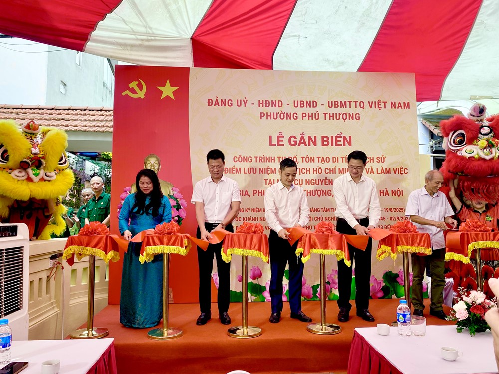 Phường Phú Thượng gắn biển công trình lịch sử, giáo dục truyền thống cách mạng - ảnh 2