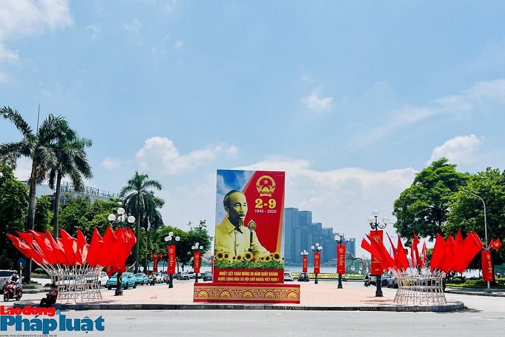 Phường Tây Hồ rực rỡ cờ hoa chào mừng Quốc khánh 2/9