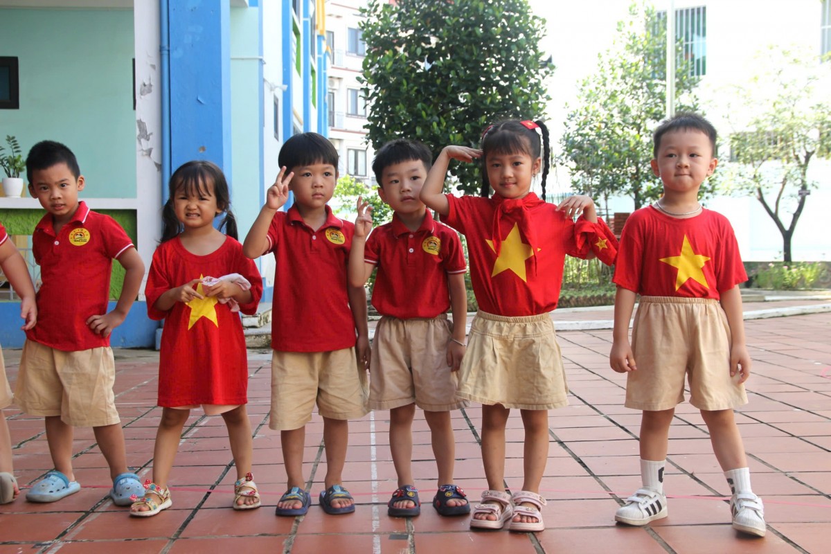 Hà Nội: Trường Mầm non Minh Khai xếp hình cờ Tổ quốc, bản đồ Việt Nam chào mừng Quốc khánh 2/9