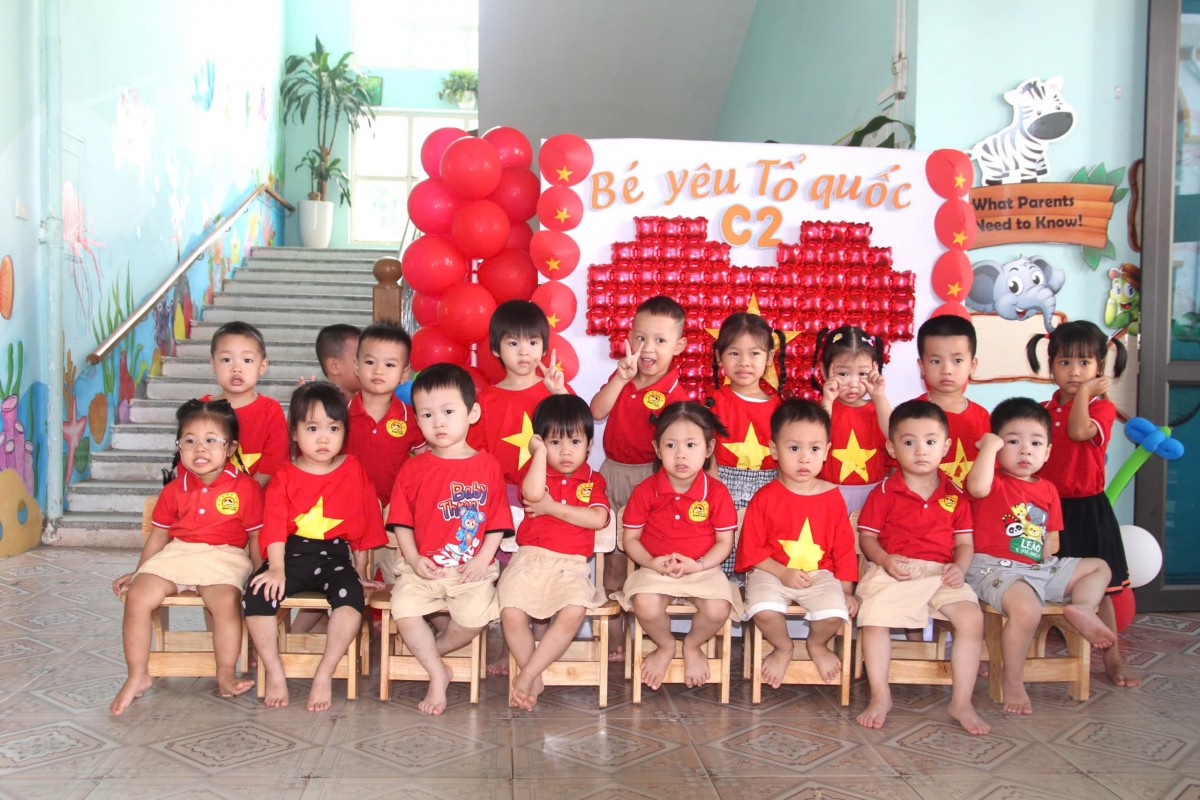 Hà Nội: Trường Mầm non Minh Khai xếp hình cờ Tổ quốc, bản đồ Việt Nam chào mừng Quốc khánh 2/9