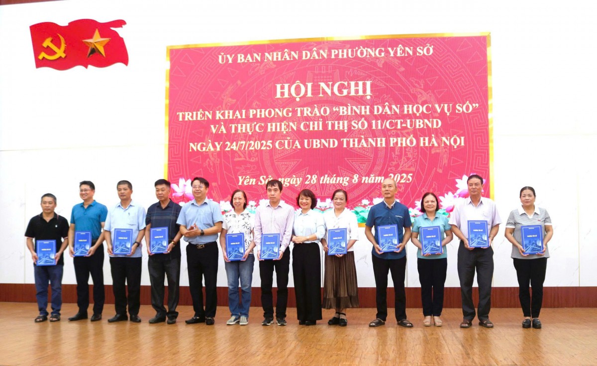 Công an phường Yên Sở thúc đẩy phong trào “Bình dân học vụ số