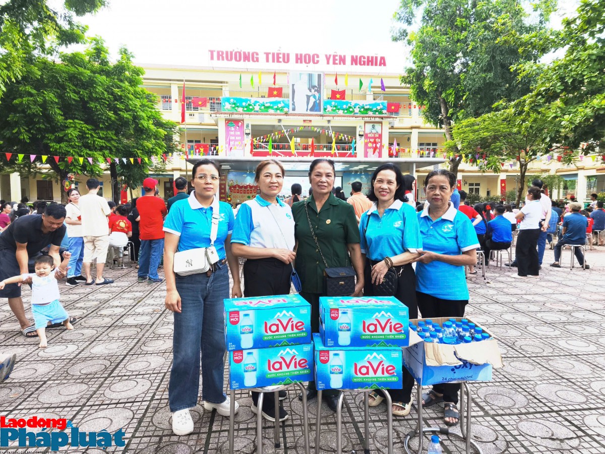 Phường Yên Nghĩa (Hà Nội): Phục vụ miễn phí nước uống cho người dân và du khách xem diễu binh 2/9 Phường Yên Nghĩa (Hà Nội): Phục vụ miễn phí nước uống cho người dân và du khách xem diễu binh 2/9