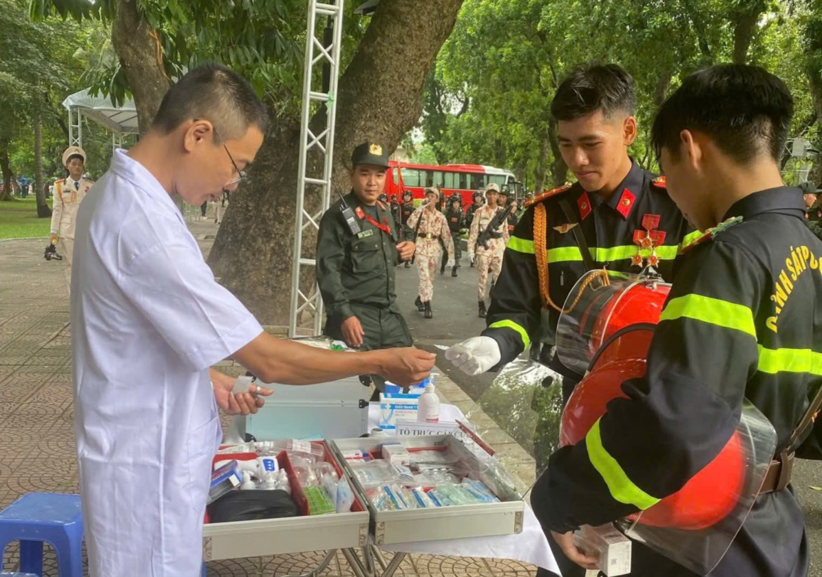 Những “người lính áo trắng” thầm lặng bảo vệ sức khỏe nhân dân dịp Đại lễ Quốc khánh 2/9
