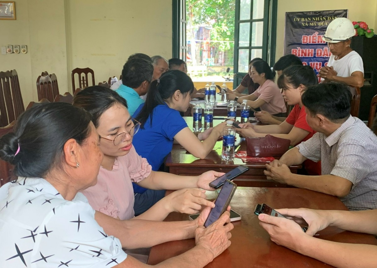 Xã Mỹ Đức lan tỏa mô hình “Bình dân học vụ số lưu động”