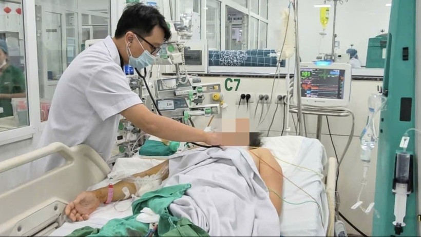 Suy tạng nguy kịch vì sốt xuất huyết