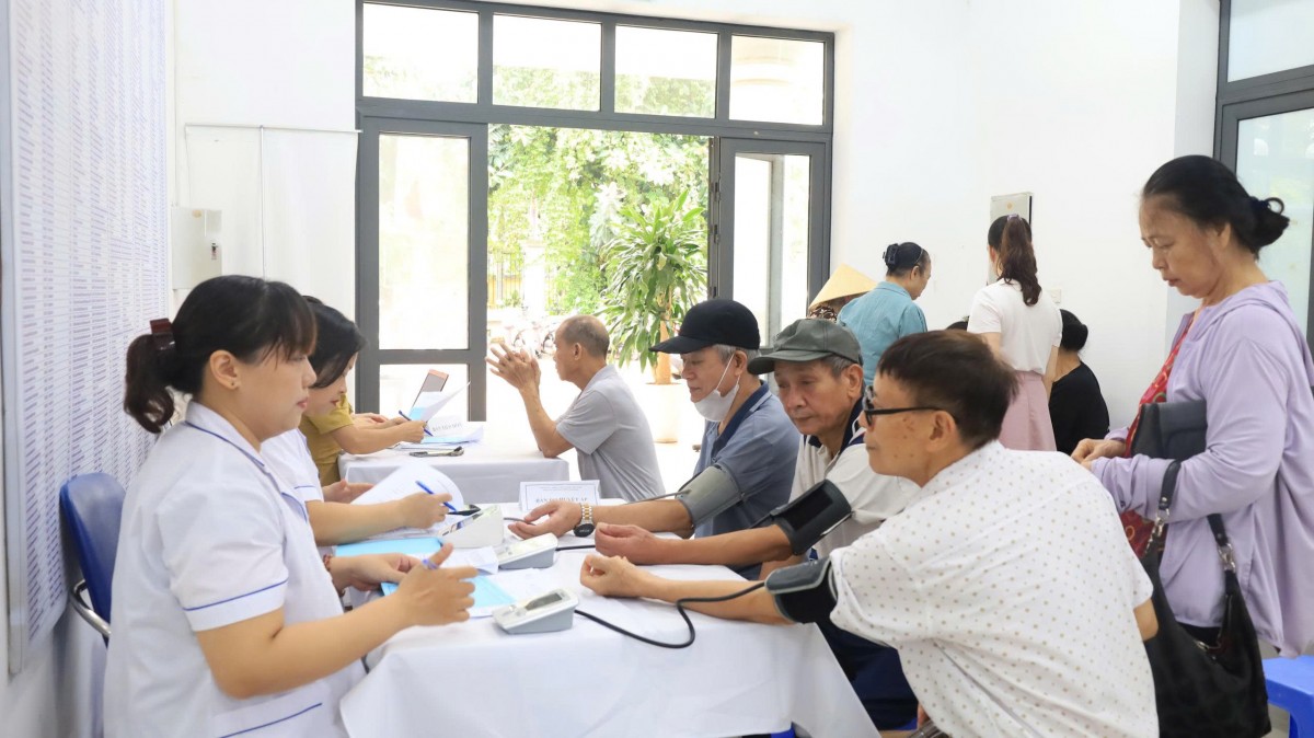 Phường Khương Đình tổ chức chiến dịch khám sức khoẻ cho người cao tuổi
