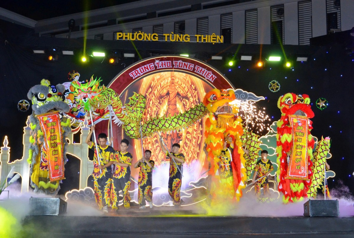Đêm hội trăng rằm: Ngày hội của tình đoàn kết và yêu thương tại phường Tùng Thiện