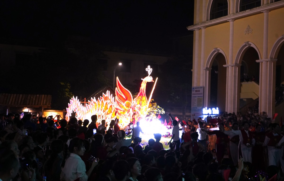 Sơn Tây rực rỡ “Đêm hội Trăng rằm”