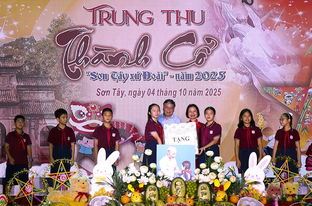 Sơn Tây rực rỡ “Đêm hội Trăng rằm”