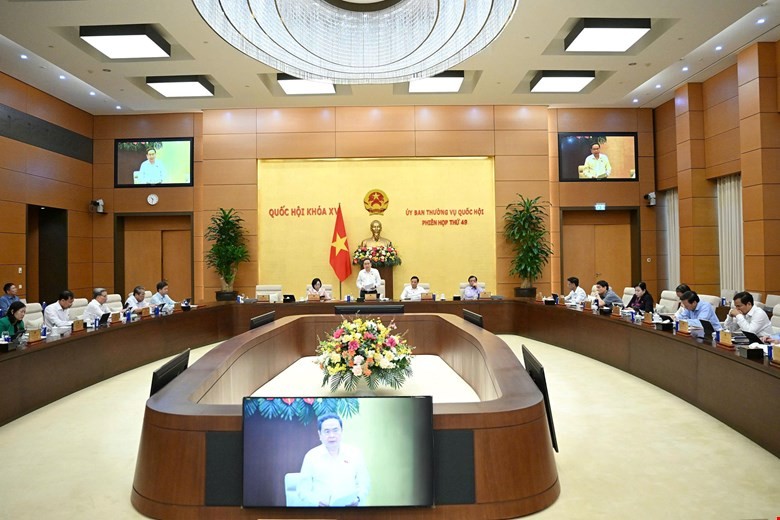 Ủy ban Thường vụ Quốc hội chuẩn bị cho ý kiến sửa Luật Báo chí, Luật Thuế thu nhập cá nhân