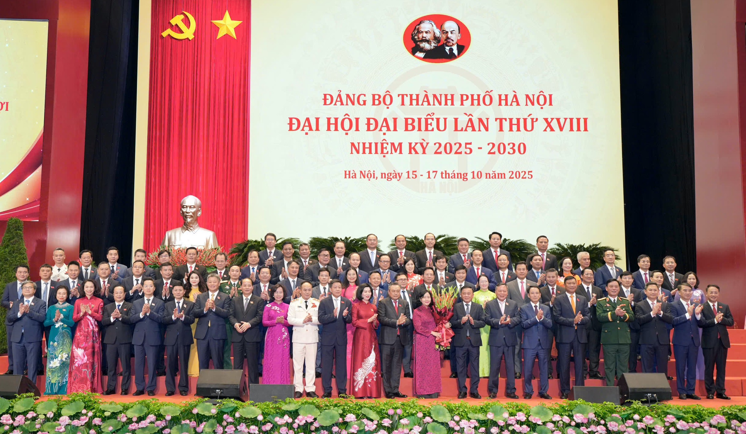 Ra mắt Ban Chấp hành Đảng bộ thành phố Hà Nội khóa XVIII