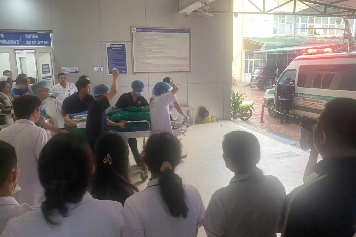 Nghệ An: Người đàn ông xông vào bệnh viện dùng hung khí đâm nhiều người bị thương