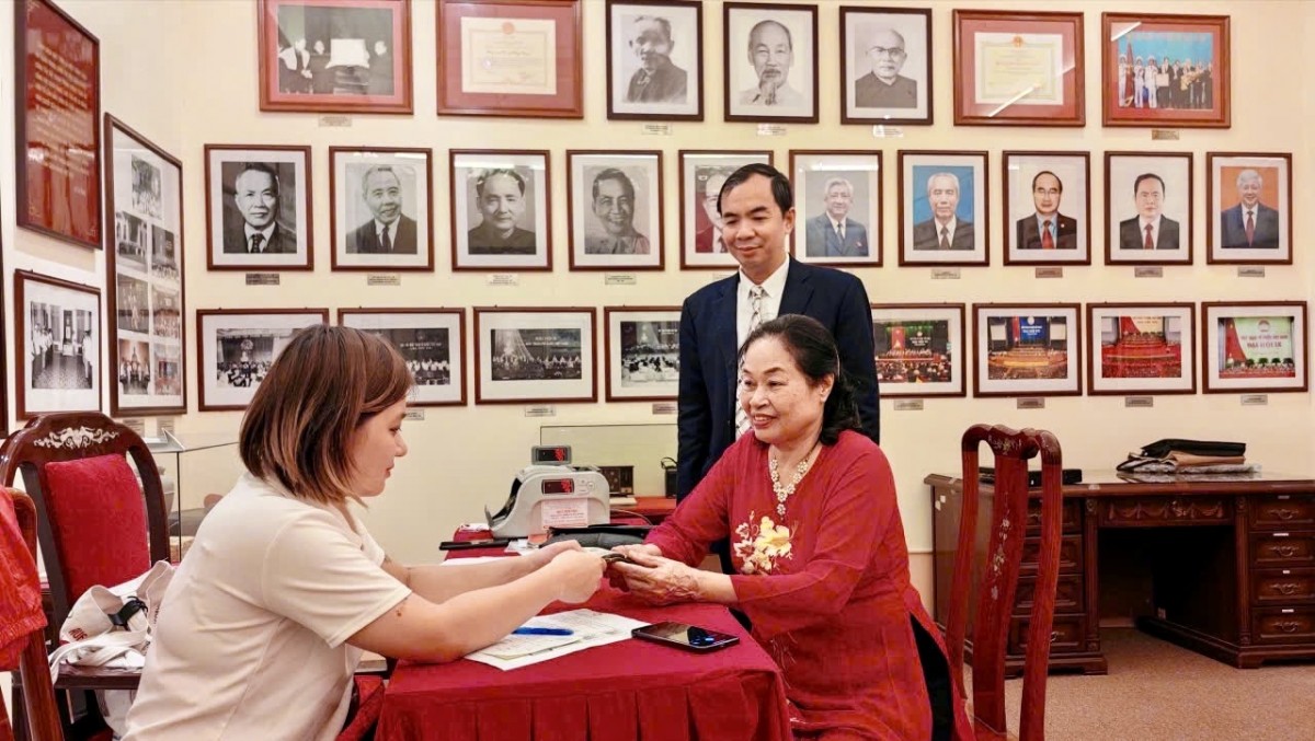 Tây Hồ chung tay quyên góp hơn 2,3 tỷ đồng hỗ trợ đồng bào bị thiệt hại do bão, lũ