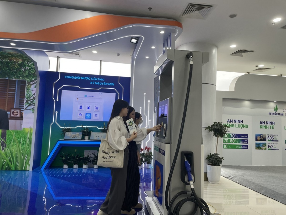 Đổi mới mô hình tăng trưởng, khơi dậy khát vọng phát triển hùng cường