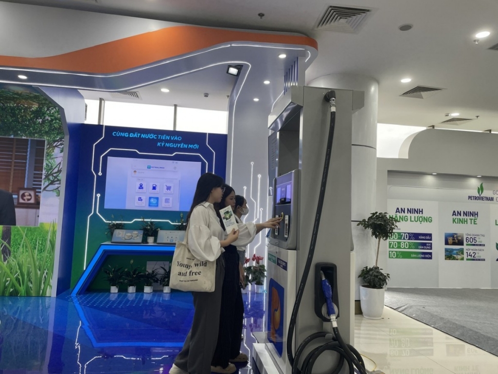 Đổi mới mô hình tăng trưởng, khơi dậy khát vọng phát triển hùng cường