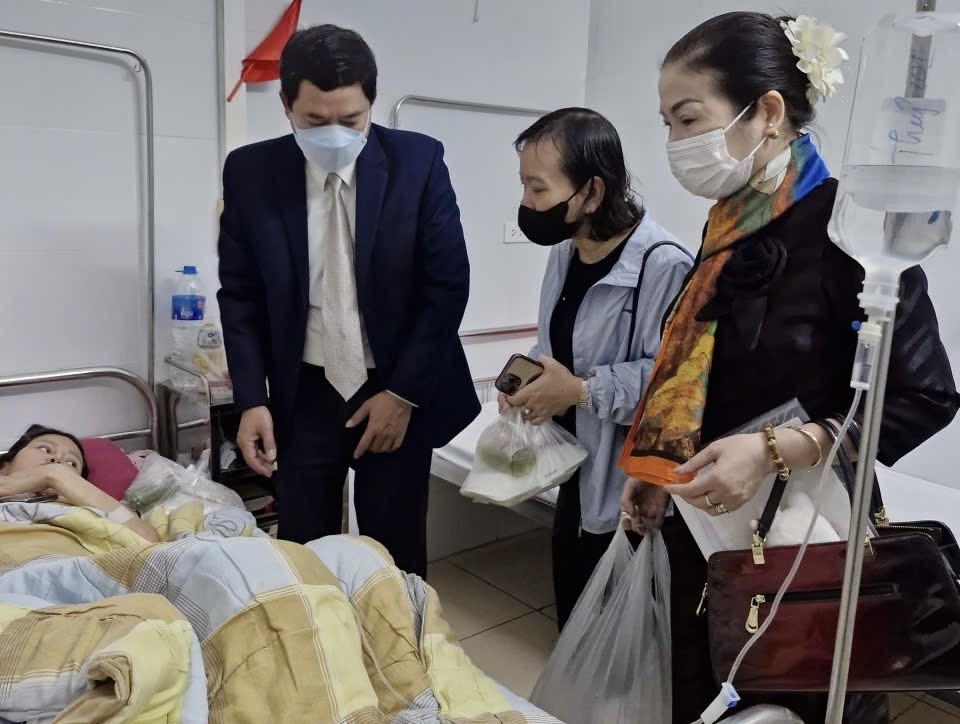 Mặt trận Tổ quốc phường Văn Miếu – Quốc Tử Giám trao tặng 200 suất cơm cho bệnh nhân Bệnh viện đa khoa Đống Đa Mặt trận Tổ quốc phường Văn Miếu – Quốc Tử Giám trao tặng 200 suất cơm cho bệnh nhân Bệnh viện đa khoa Đống Đa