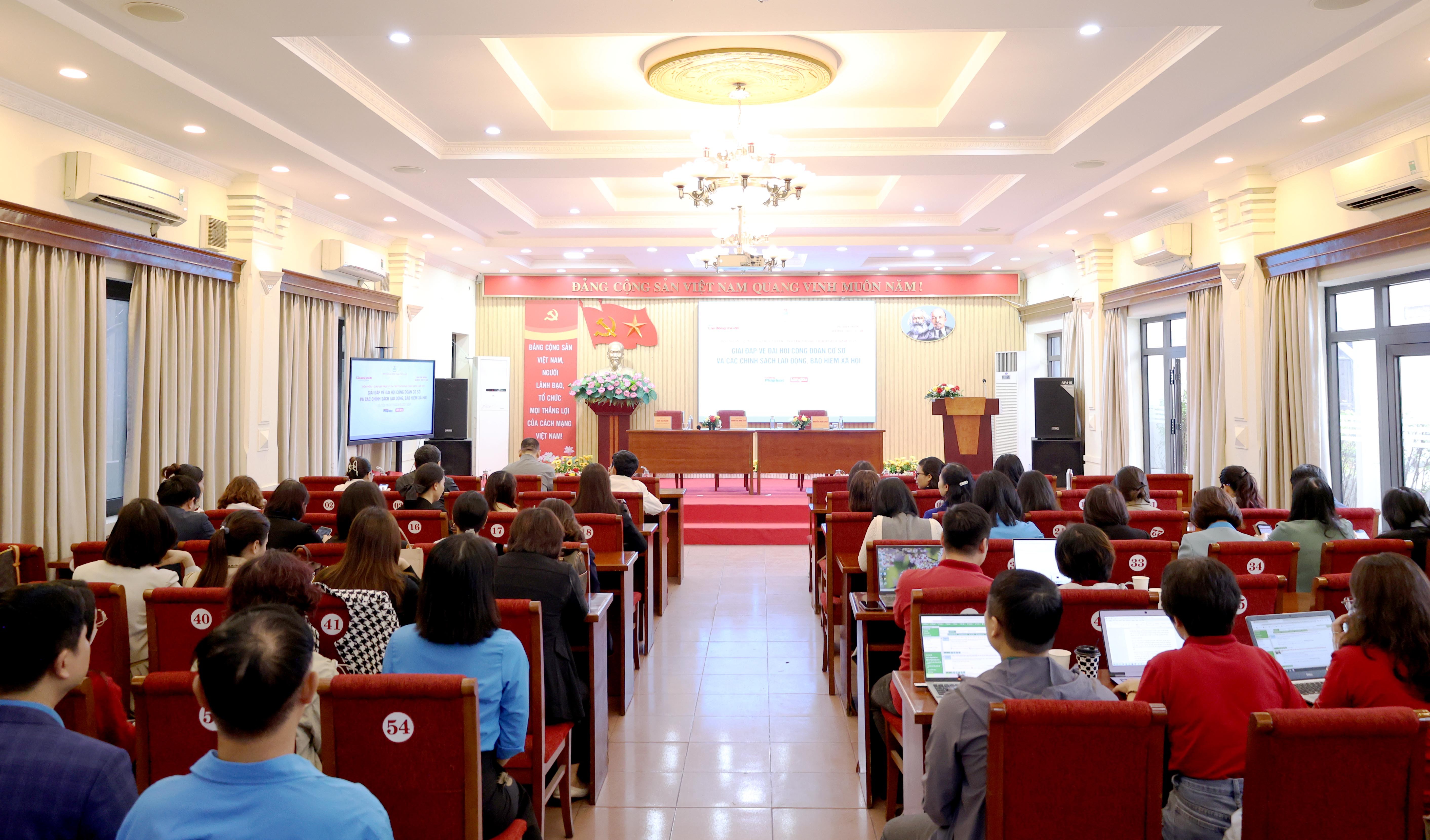 ĐANG TRỰC TUYẾN: Giải đáp về Đại hội Công đoàn cơ sở và các chính sách lao động, bảo hiểm xã hội ĐANG TRỰC TUYẾN: Giải đáp về Đại hội Công đoàn cơ sở và các chính sách lao động, bảo hiểm xã hội