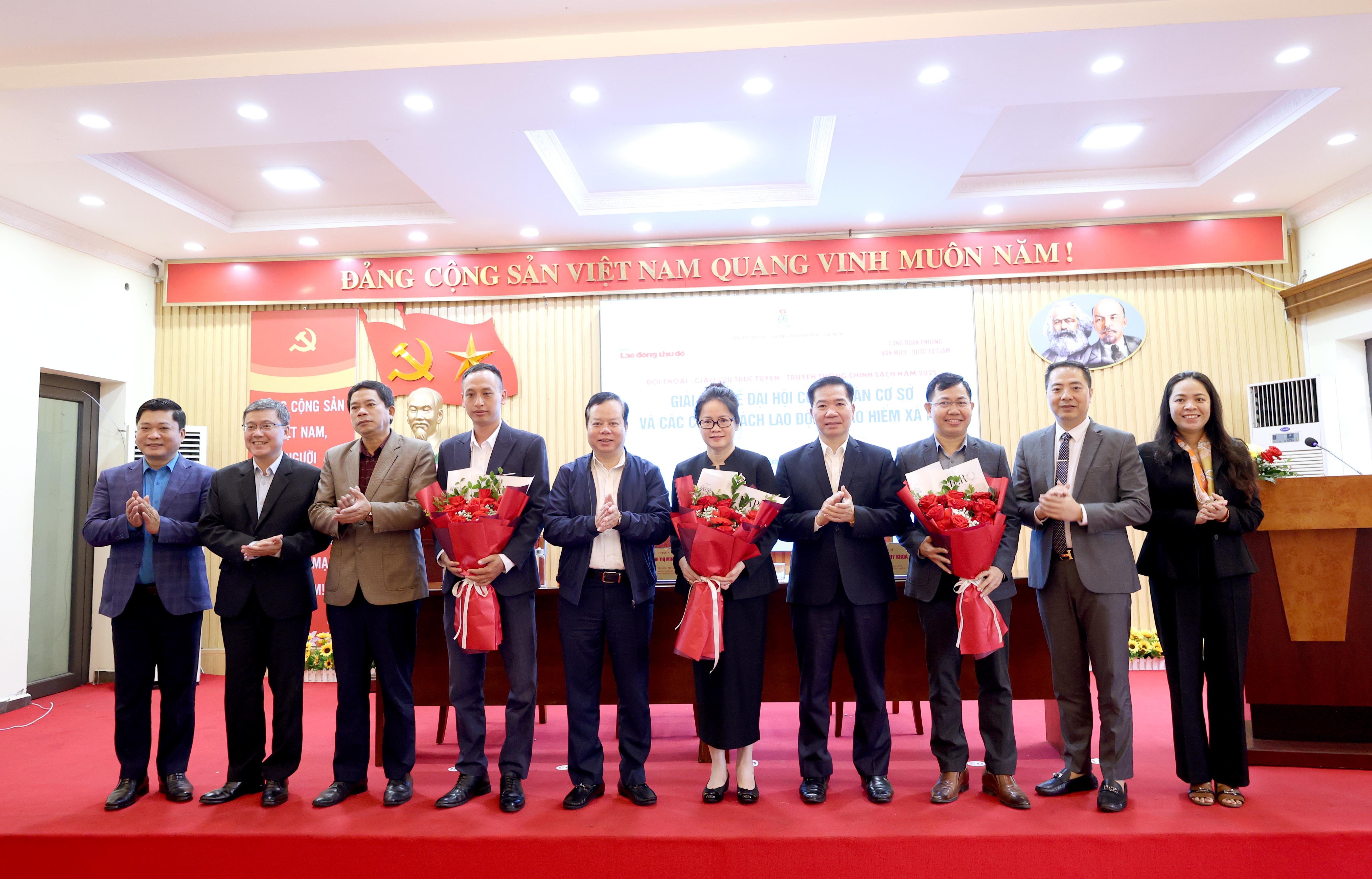 ĐANG TRỰC TUYẾN: Giải đáp về Đại hội Công đoàn cơ sở và các chính sách lao động, bảo hiểm xã hội ĐANG TRỰC TUYẾN: Giải đáp về Đại hội Công đoàn cơ sở và các chính sách lao động, bảo hiểm xã hội