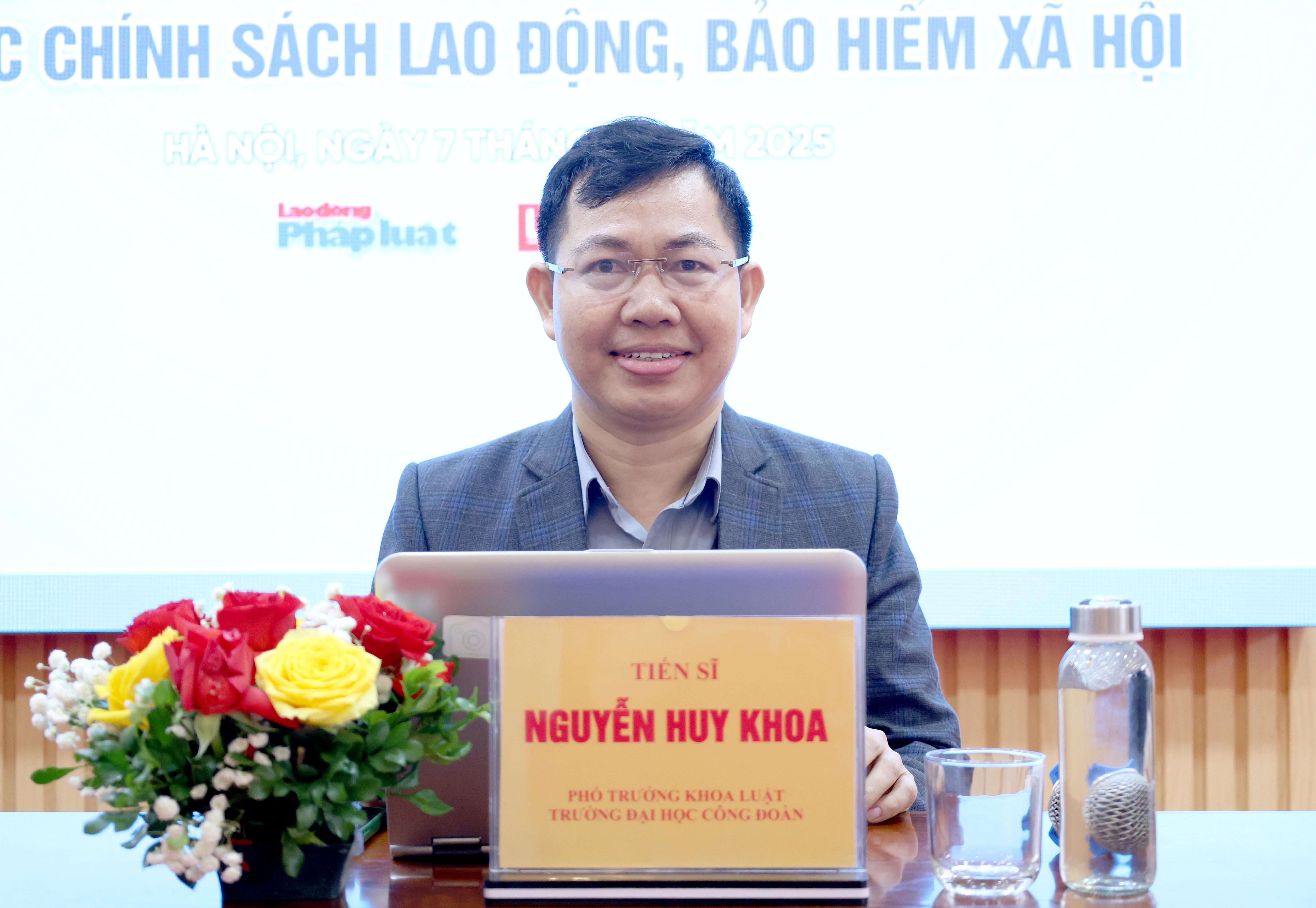 ĐANG TRỰC TUYẾN: Giải đáp về Đại hội Công đoàn cơ sở và các chính sách lao động, bảo hiểm xã hội ĐANG TRỰC TUYẾN: Giải đáp về Đại hội Công đoàn cơ sở và các chính sách lao động, bảo hiểm xã hội