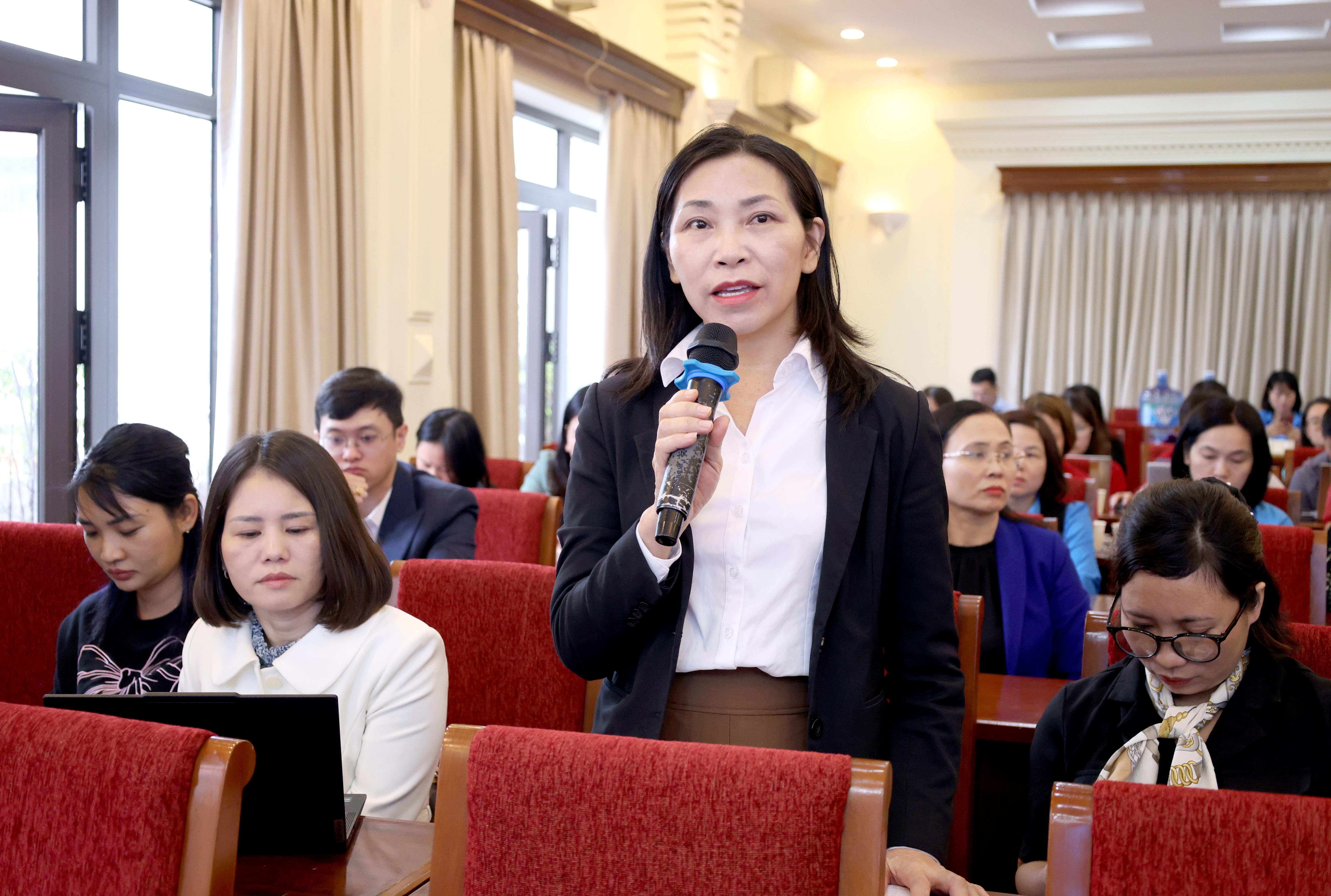 ĐANG TRỰC TUYẾN: Giải đáp về Đại hội Công đoàn cơ sở và các chính sách lao động, bảo hiểm xã hội ĐANG TRỰC TUYẾN: Giải đáp về Đại hội Công đoàn cơ sở và các chính sách lao động, bảo hiểm xã hội