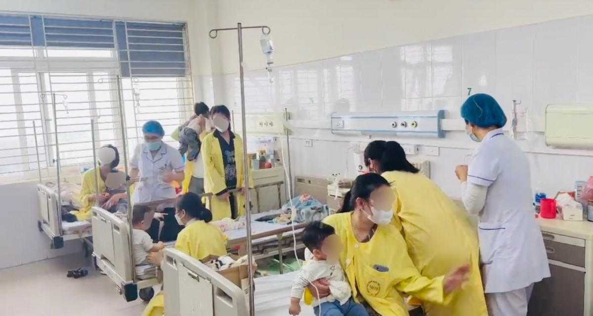 Đầu mùa lạnh, nhiều trẻ nhỏ mắc cúm A phải nhập viện điều trị Đầu mùa lạnh, nhiều trẻ nhỏ mắc cúm A phải nhập viện điều trị