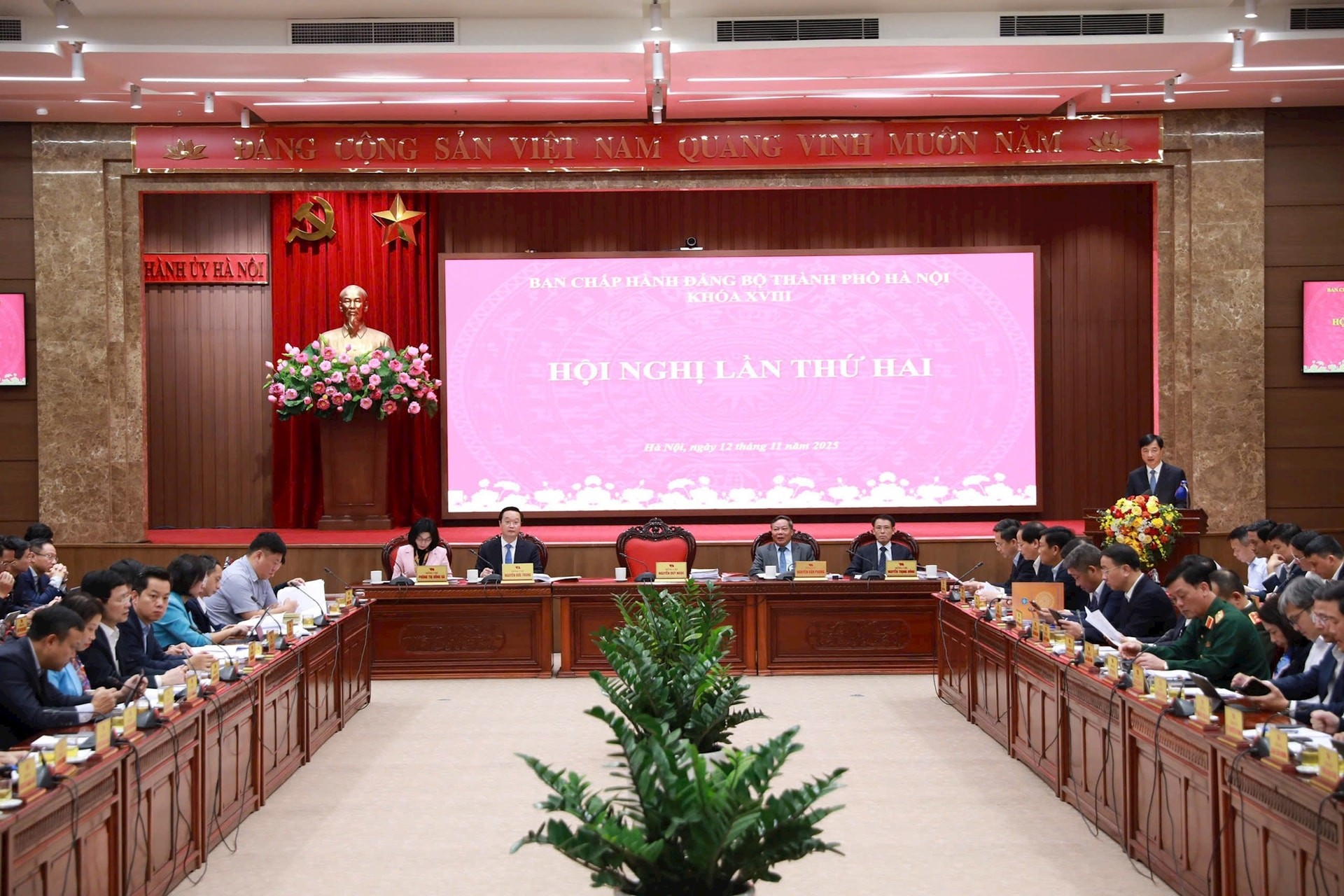 Ban Chấp hành Đảng bộ thành phố Hà Nội họp bàn nhiều nội dung quan trọng