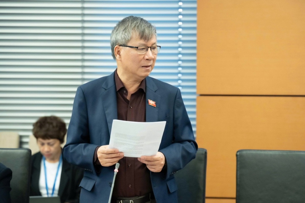 Đề nghị không xem bảo hiểm y tế như barie để hạn chế người bệnh lên tuyến trên