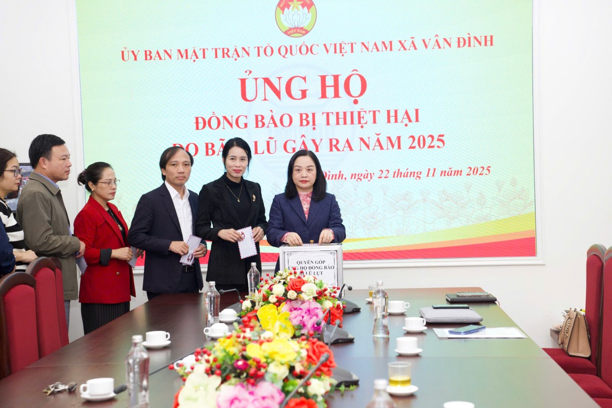 Vân Đình san sẻ yêu thương với đồng bào vùng lũ miền Trung - Tây Nguyên