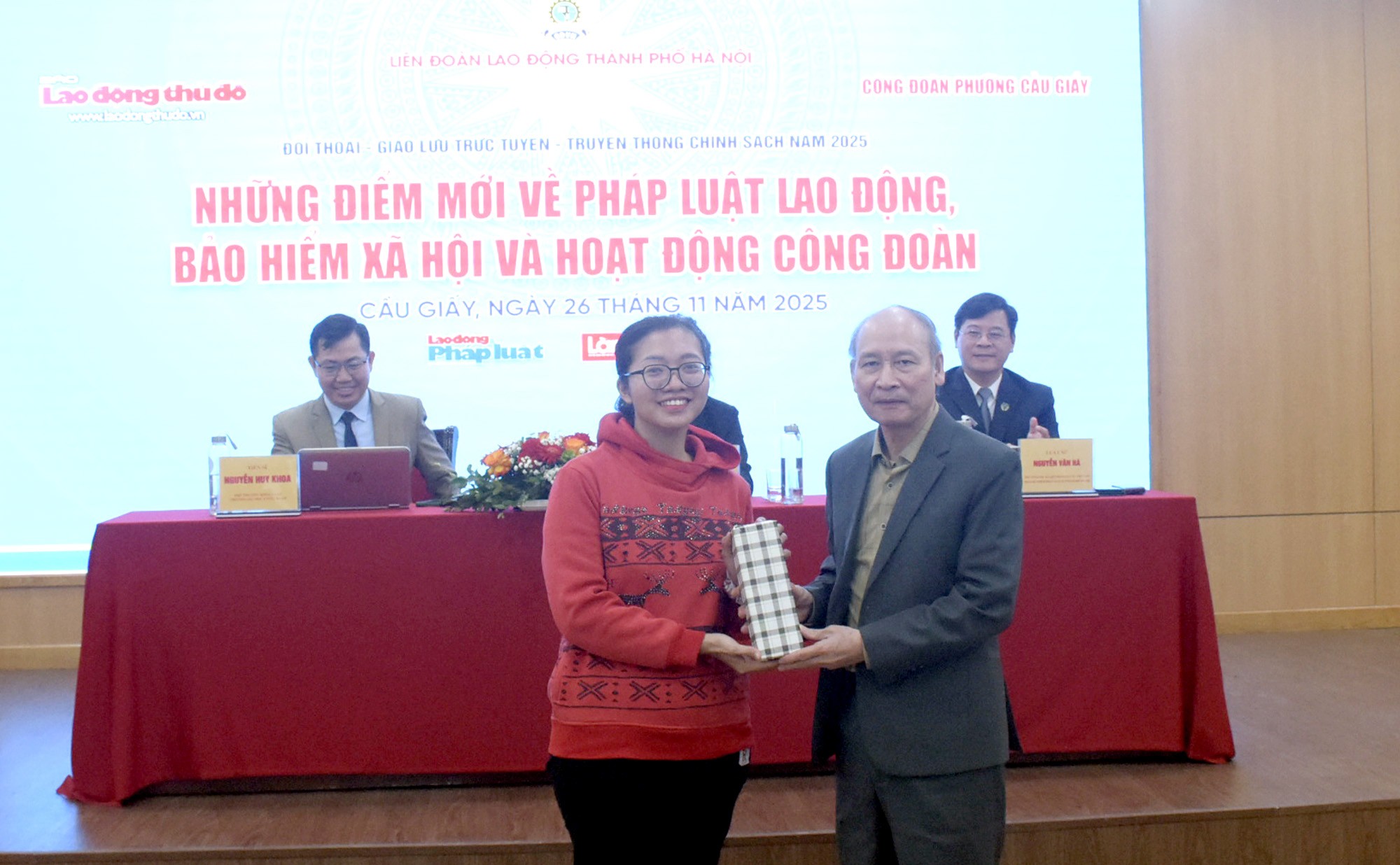 TRỰC TUYẾN: Những điểm mới về pháp luật lao động, bảo hiểm xã hội và hoạt động Công đoàn 2025 TRỰC TUYẾN: Những điểm mới về pháp luật lao động, bảo hiểm xã hội và hoạt động Công đoàn 2025